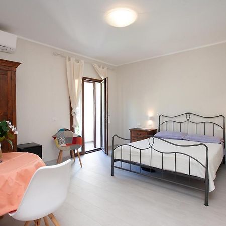 Lu Lioni Rooms Сан-Теодоро Экстерьер фото