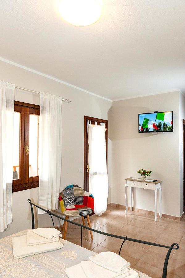 Lu Lioni Rooms Сан-Теодоро Экстерьер фото