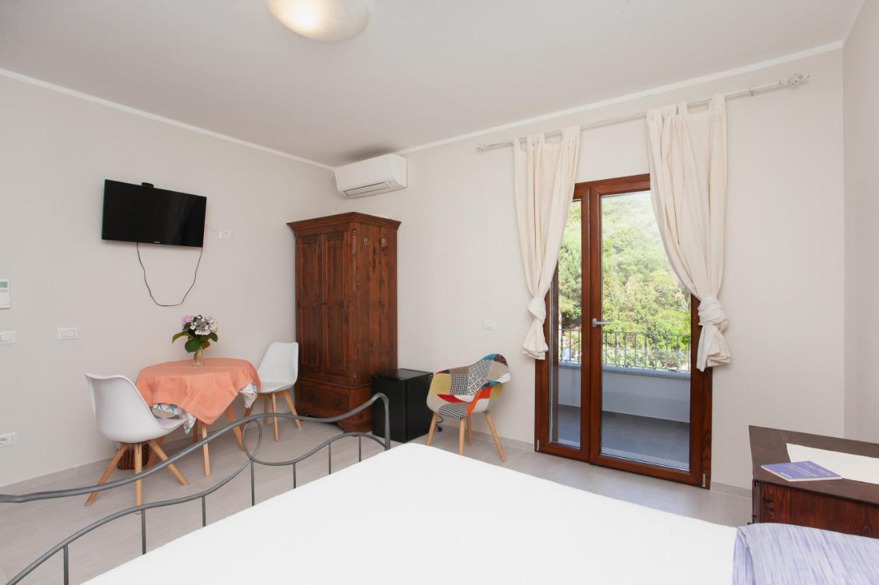 Lu Lioni Rooms Сан-Теодоро Экстерьер фото