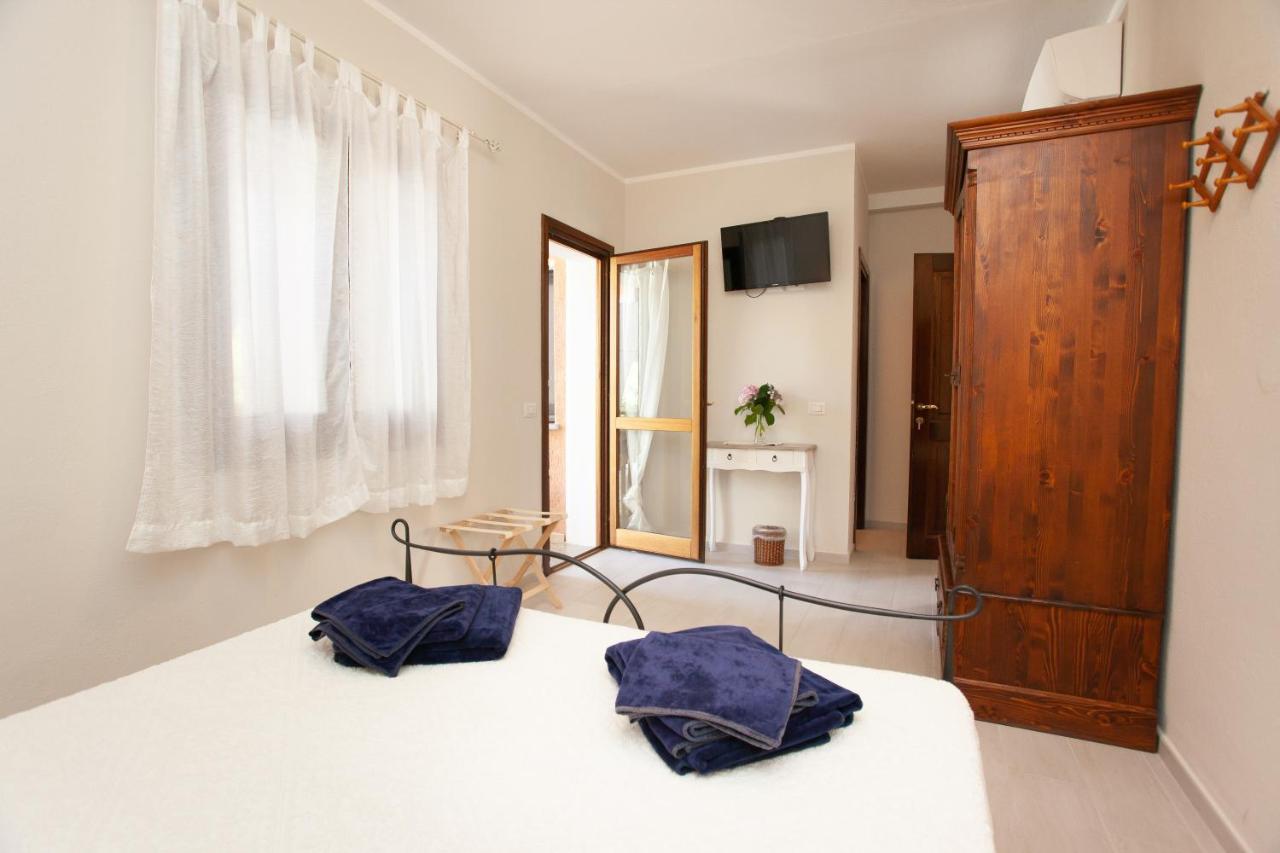 Lu Lioni Rooms Сан-Теодоро Экстерьер фото