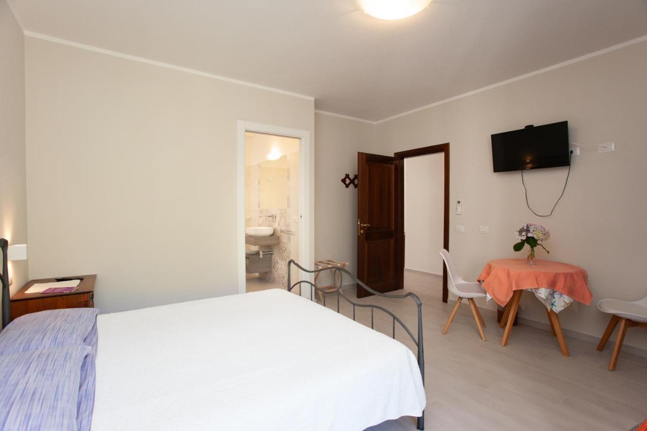 Lu Lioni Rooms Сан-Теодоро Экстерьер фото